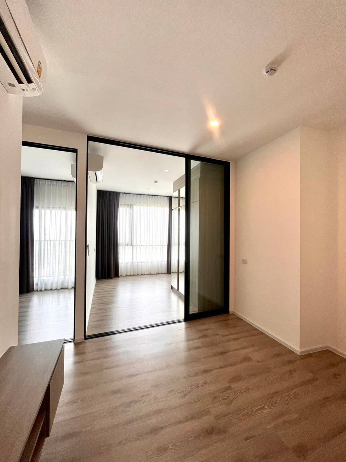 For SaleCondoSamut Prakan,Samrong : Urgent sale, room never rented out before.  The owner of the room lives in it himself for a bit!!! Condo for sale Knightsbridge Sukhumvit Thepharak Size 39sqm (2Bedroom/2Bathroom) at a price of only 92,xxx per square meter.