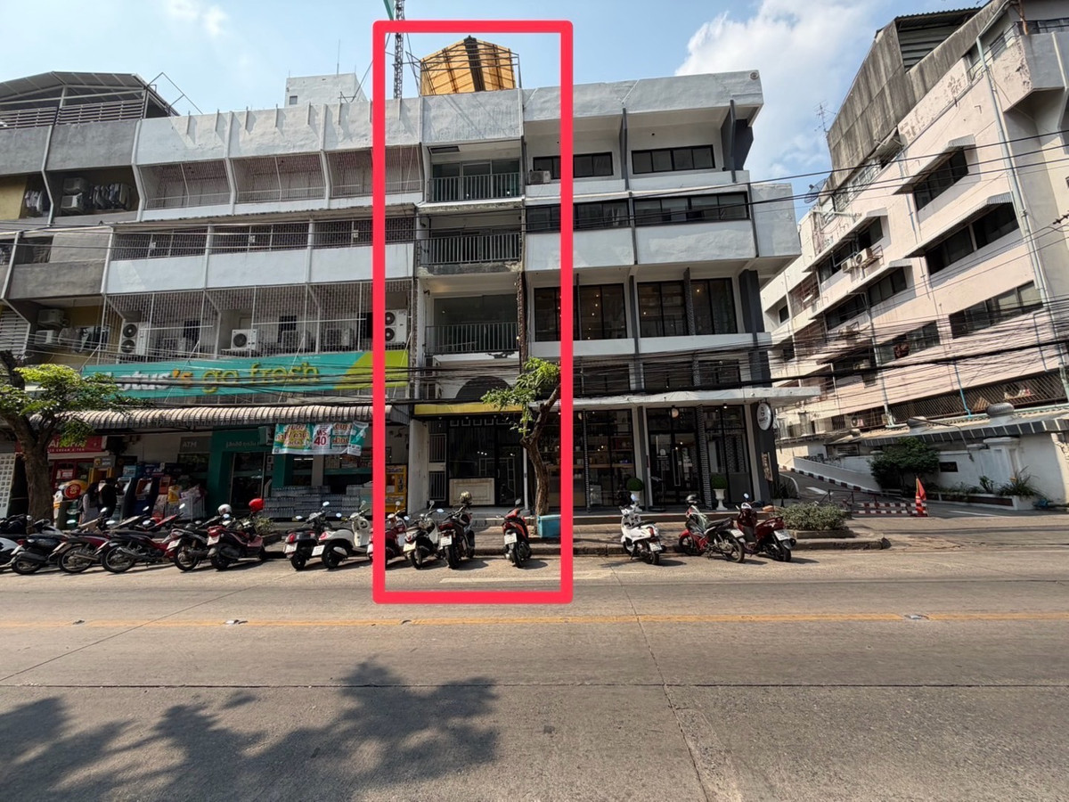 Shop HouseKasetsart, Ratchayothin : 📍For sale/rent 4-story commercial building, Soi Than Phuying Phahon Ngamwongwan 54, near Kasetsart University, Bang Khen.