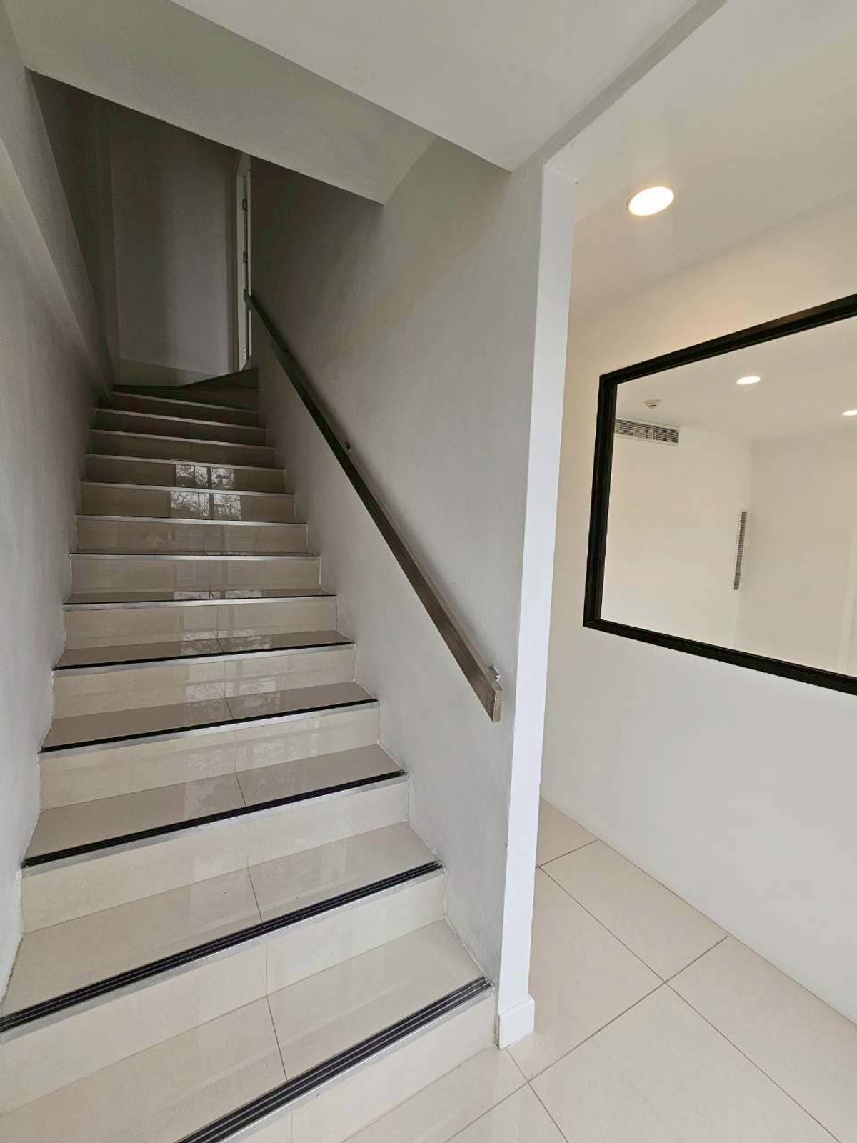 ให้เช่าสำนักงานอ่อนนุช อุดมสุข : ให้เช่าอาคารสำนักงานพร้อมโกดัง สุขุมวิท 103 อุดมสุข ( SPSEVE1660 )