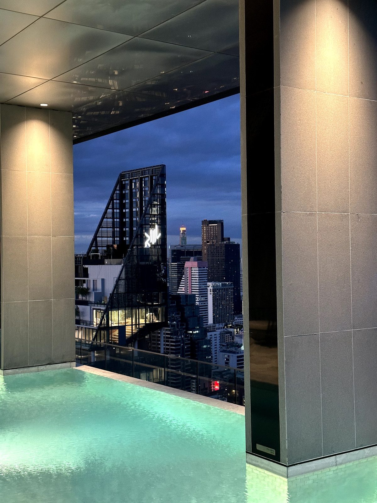 ขายคอนโดสาทร นราธิวาส : ANIL Sathorn 12  - CHANINTR-FURNISHED HIGH-FLOOR RESIDENCE