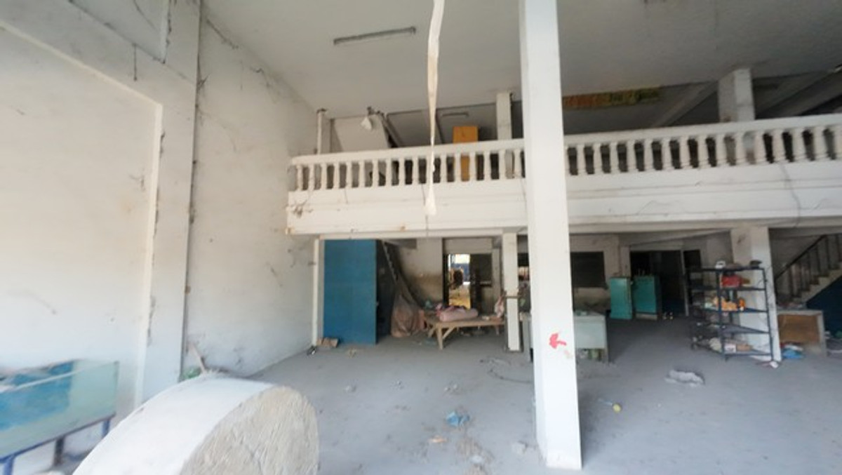 ขายอาคารพาณิชย์สุพรรณบุรี : อาคารพาณิชย์ 3 ชั้นครึ่ง ติดถนน อำเภออู่ทอง จรเข้สามพัน หน้าร้านเด่น หลังบ้านใหญ่ ตึก 3 คูหา ติดถนนใหญ่ สุพรรณบุรี