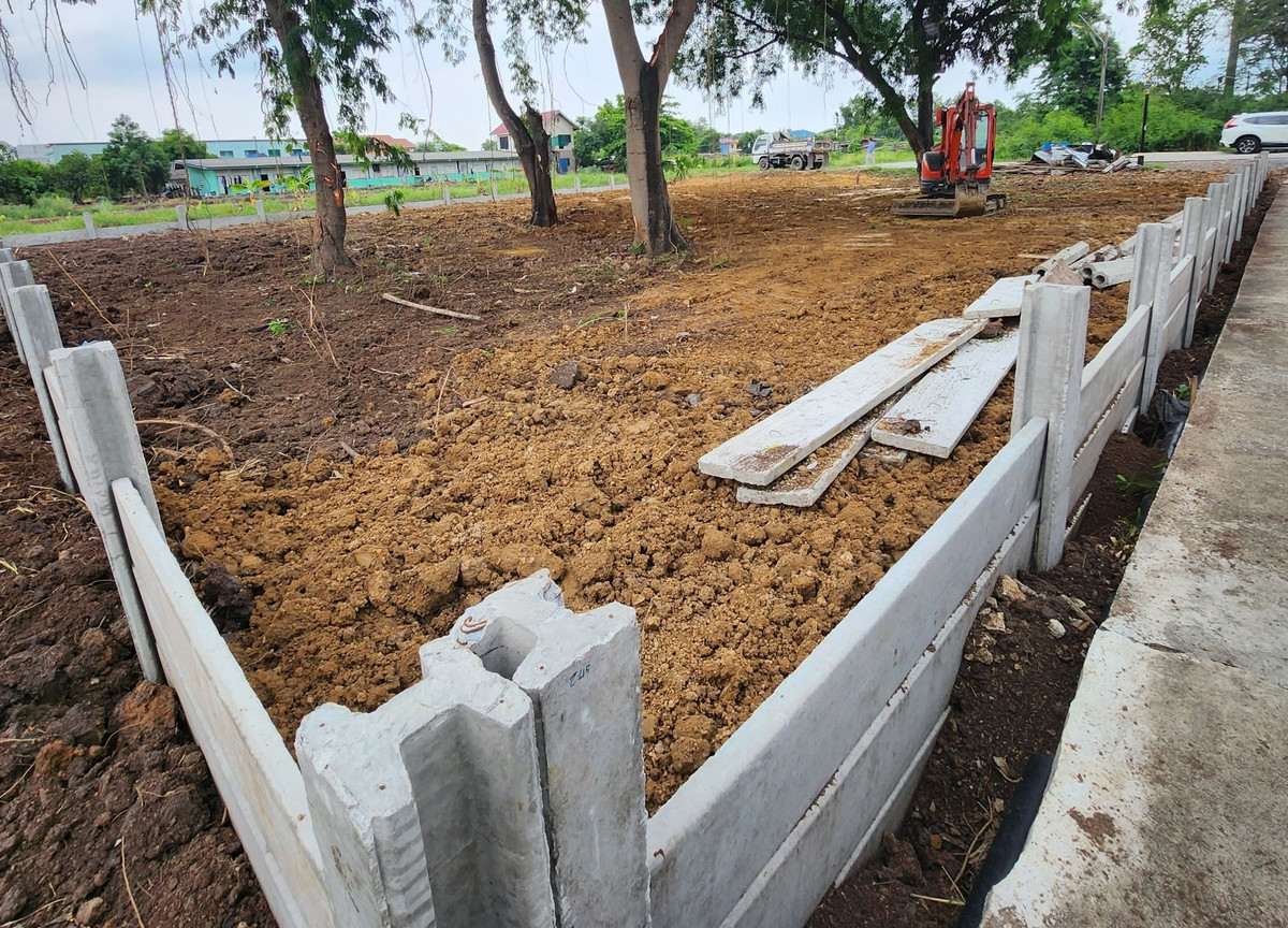 ขายที่ดินปทุมธานี รังสิต ธรรมศาสตร์ : ขายที่ดิน 201 ตรว. ถมแล้ว ติดถนนเมน ติดสถานีรถไฟฟ้าสายสีแดงเข้ม ส่วนต่อขยาย สถานีเชียงราก