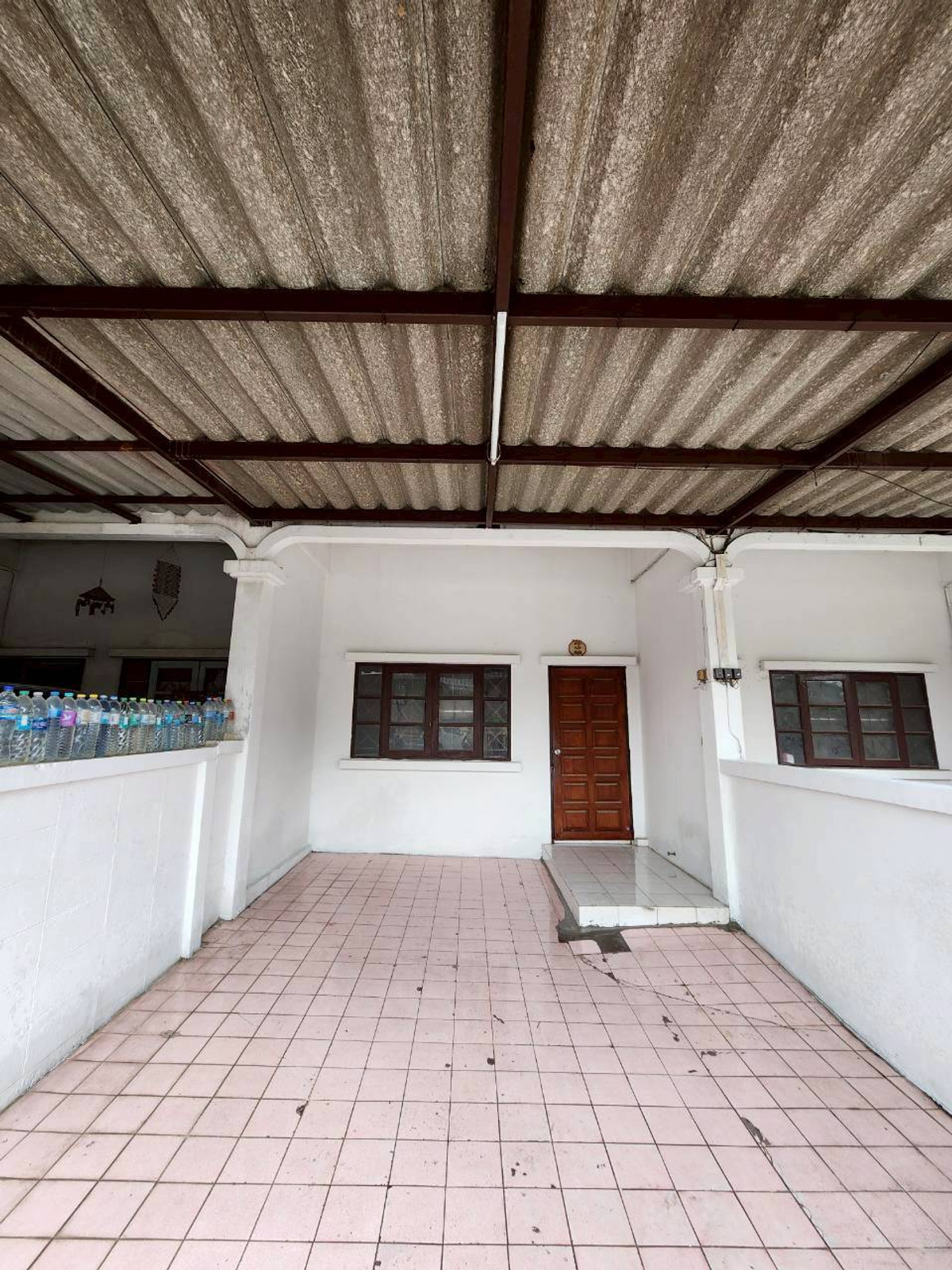 For RentTownhomePathum Thani,Rangsit, Thammasat : Townhouse for rent, 3 floors, 4 bedrooms, 3 bathrooms, has air conditioning, water heater, Lam Luk Ka Khlong 7, rent 9000. baht.