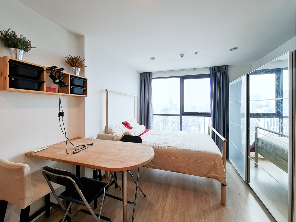 ให้เช่าคอนโดสยาม จุฬา สามย่าน : ให้เช่า คอนโด Ideo Q จุฬา Studio 28 ตรม ห้องใหญ่ แต่งสวย ชั้นสูง มีเครื่องซักผ้า