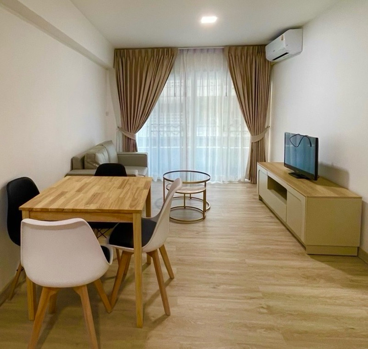 ให้เช่าคอนโดสุขุมวิท อโศก ทองหล่อ : ใหม่ ! ทองหล่อ ทาวเวอร์  เพิ่ง Renuvate ใหม่  ด้านหน้า 48 ตรม ตึก A  1 นอน 1 ห้องน้ำ
 วิวโล่ง 