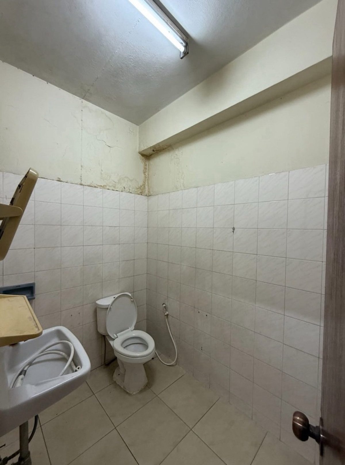 ให้เช่าอาคารพาณิชย์สุขุมวิท อโศก ทองหล่อ : เช่า อาคารพาณิชย์ 4.5 ชั้น สุขุมวิท 22 ใกล้ รถไฟฟ้า BTS พร้อมพงษ์ , Emsphere และ นักท่องเที่ยว ระแวก โรงแรมหรู 5 ดาว