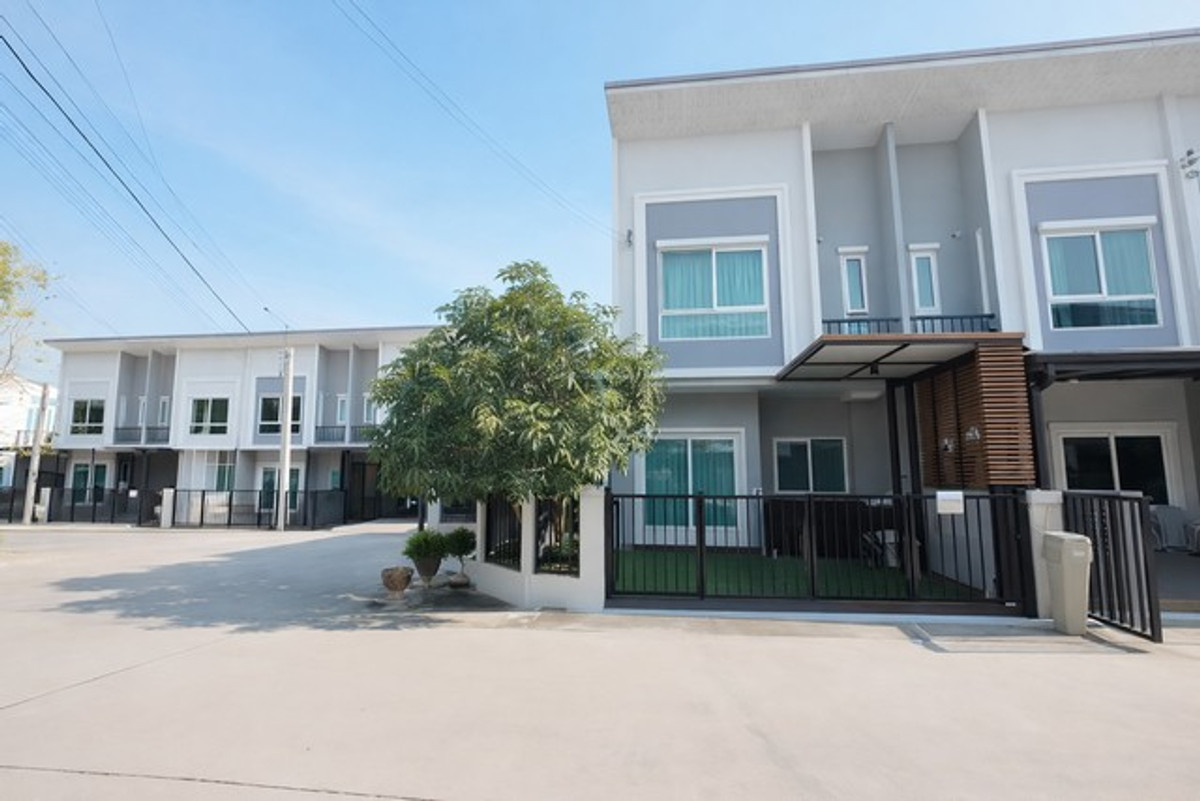 ทาวน์โฮมพระราม 5 ราชพฤกษ์ บางกรวย : ขาย / ให้เช่า บ้านทาวน์เฮาส์ Casa Waterside พระราม 5 หลังมุม ครัวต่อเติม พร้อมอยู่