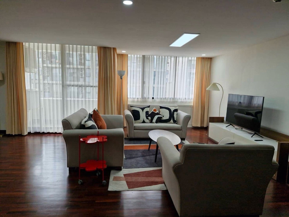 For RentCondoSukhumvit, Asoke, Thonglor : 🌈Huge 3BR Condo 212 sqm + Maid’s quarter | Casa Sukhumvit Soi 10 | Near BTS Nana 