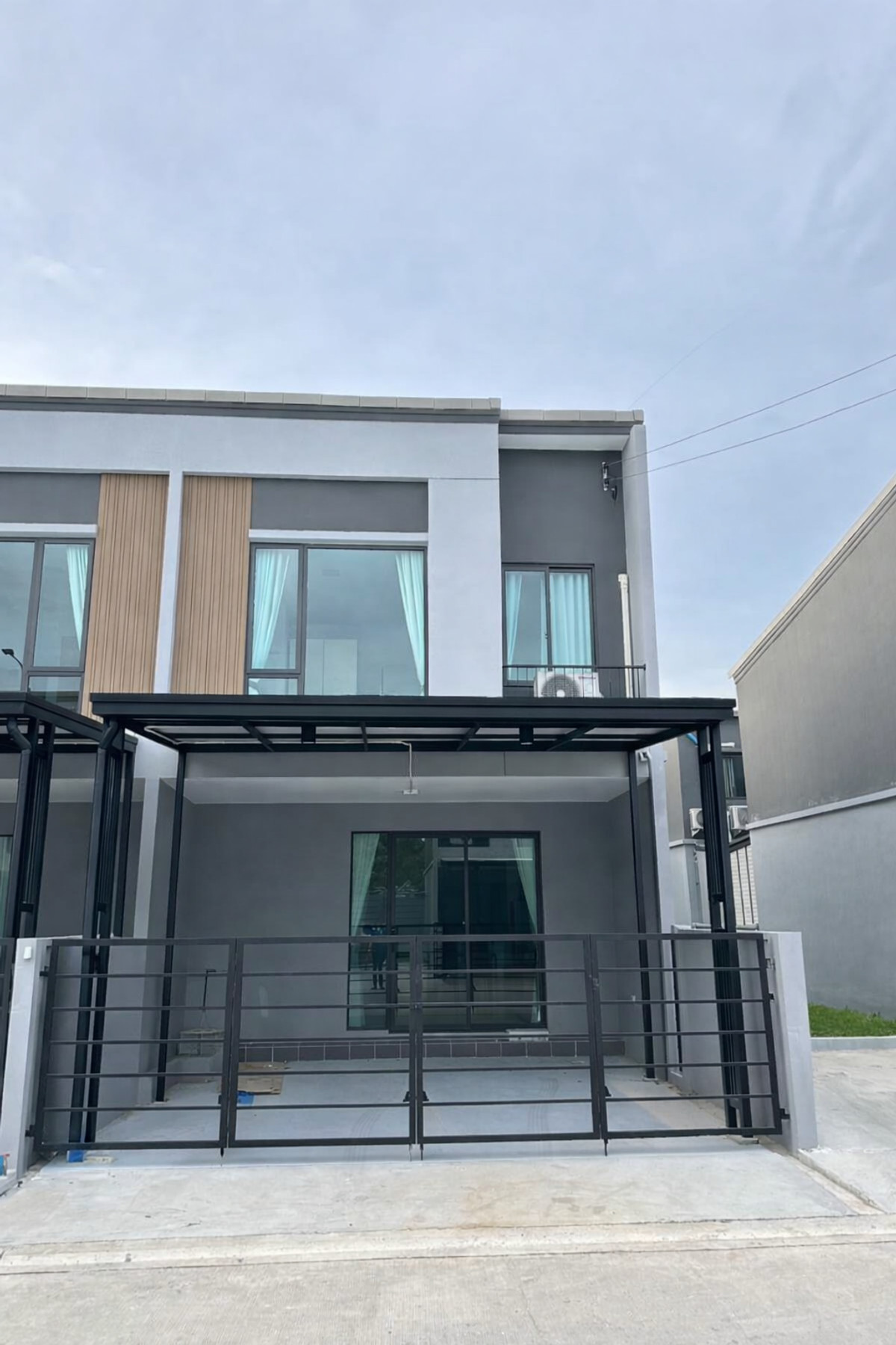 ให้เช่าทาวน์โฮมบางนา แบริ่ง ลาซาล : ให้เช่าทาวน์เฮาส์  พลีโน่ สุขุมวิท บางนา 2 หลังมุม ( SPSEVE1658 )