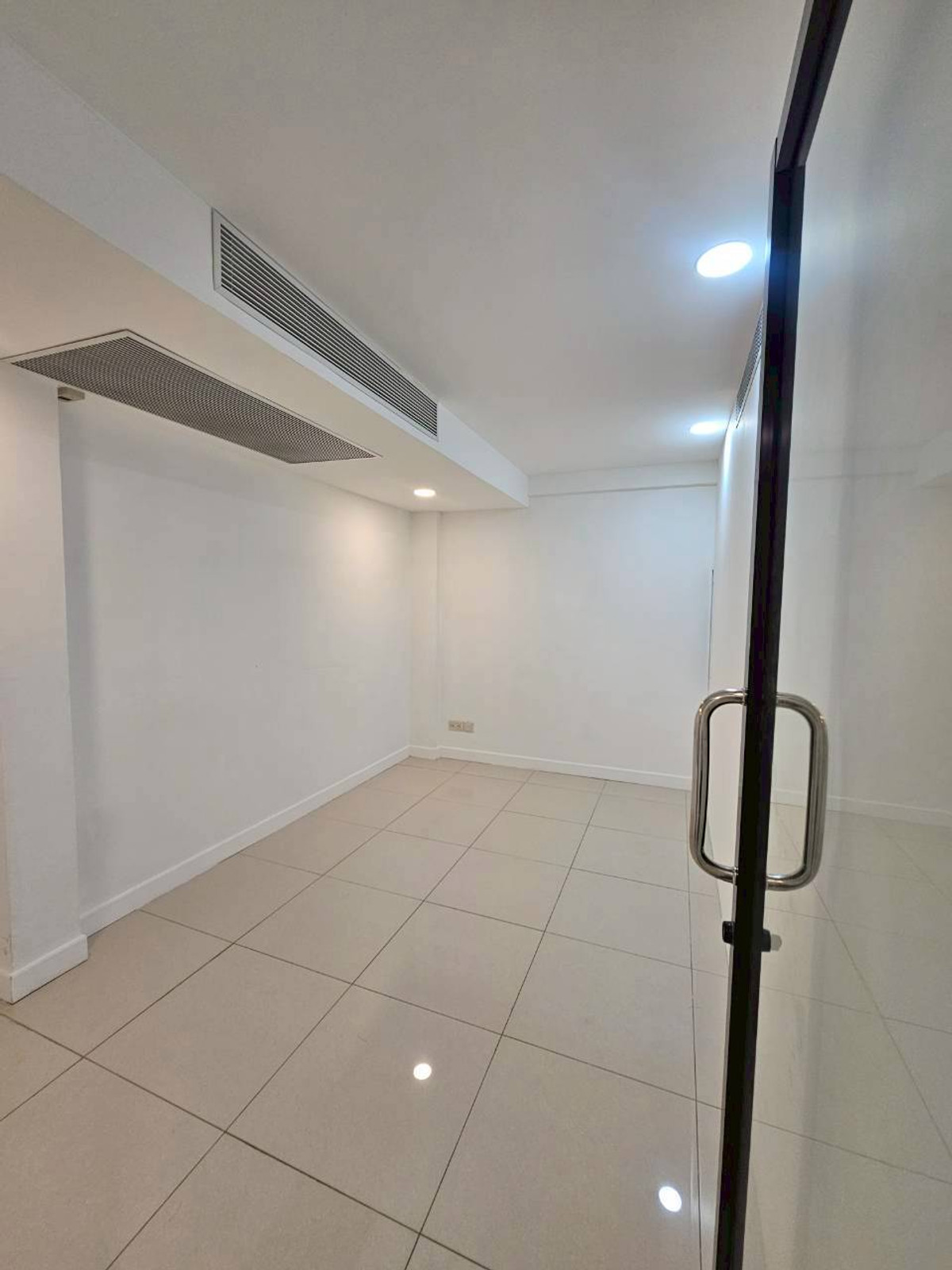 ให้เช่าสำนักงานอ่อนนุช อุดมสุข : ให้เช่าอาคารสำนักงานพร้อมโกดัง สุขุมวิท 103 อุดมสุข ( SPSEVE1660 )