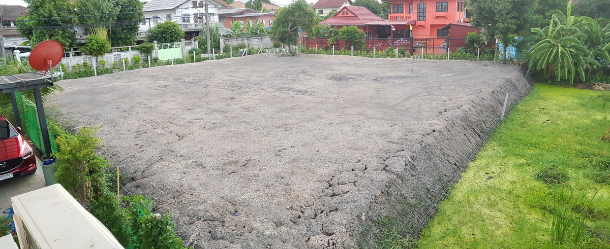 For SaleLandPinklao, Charansanitwong : Corner land for sale, 200 sq m, in Soi Chimplee 28, potential location, beautiful square plot, already filled, ready to build.