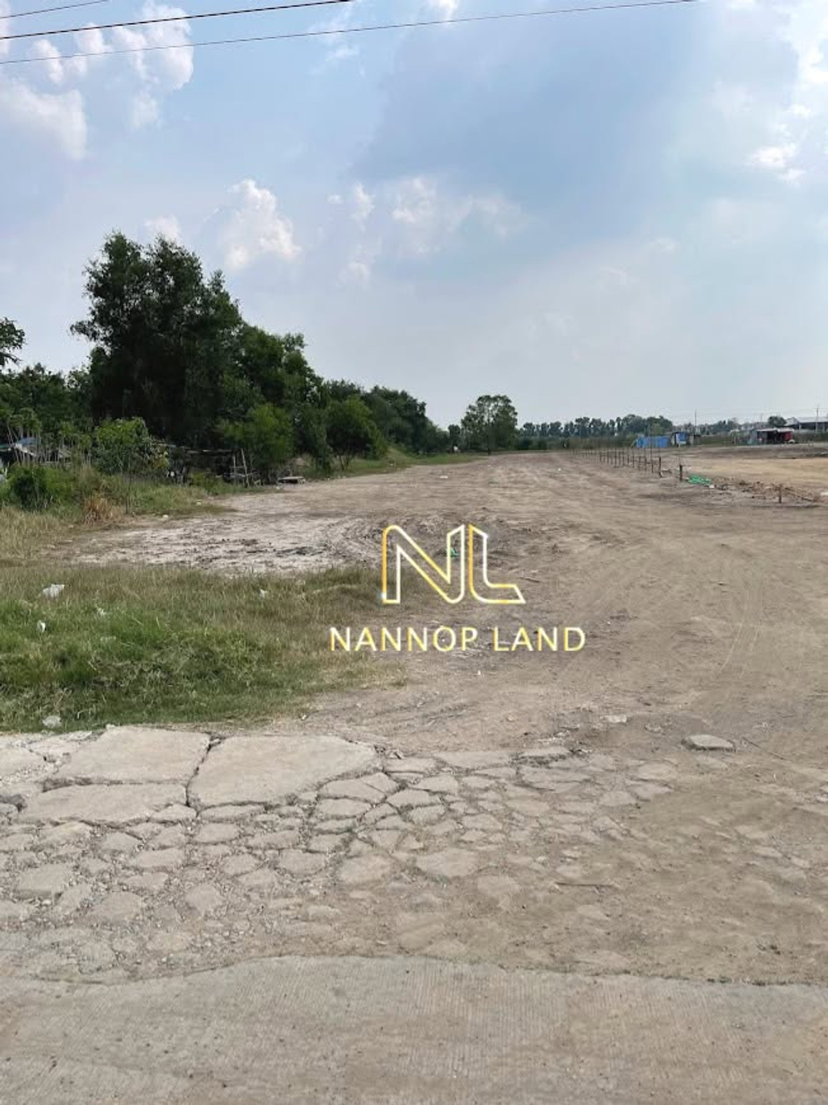 ขายที่ดินปทุมธานี รังสิต ธรรมศาสตร์ : ขายที่ดินซ.บงกช 26 เนื้อที่ 5 ไร่ ที่ดินถมแล้ว ทำเลทองย่านรังสิต แปลงสวย หน้ากว้างมาก ติดถนนคอนกรีต ที่ดินติดโรงงานใหญ่ ทางเชื่อมไปออกถนนพหลโยธินได้