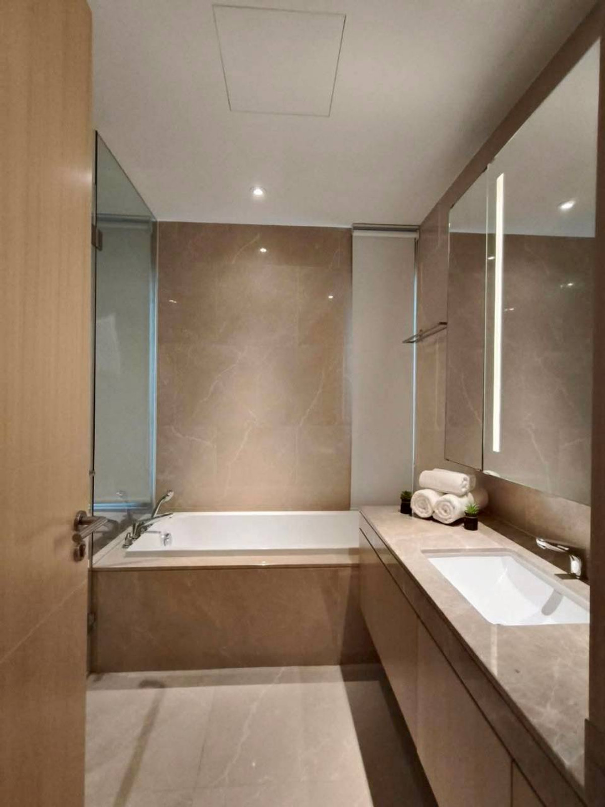 For RentCondoWongwianyai, Charoennakor : ✅ MWRI104 ✅ Line : @p2nproperty