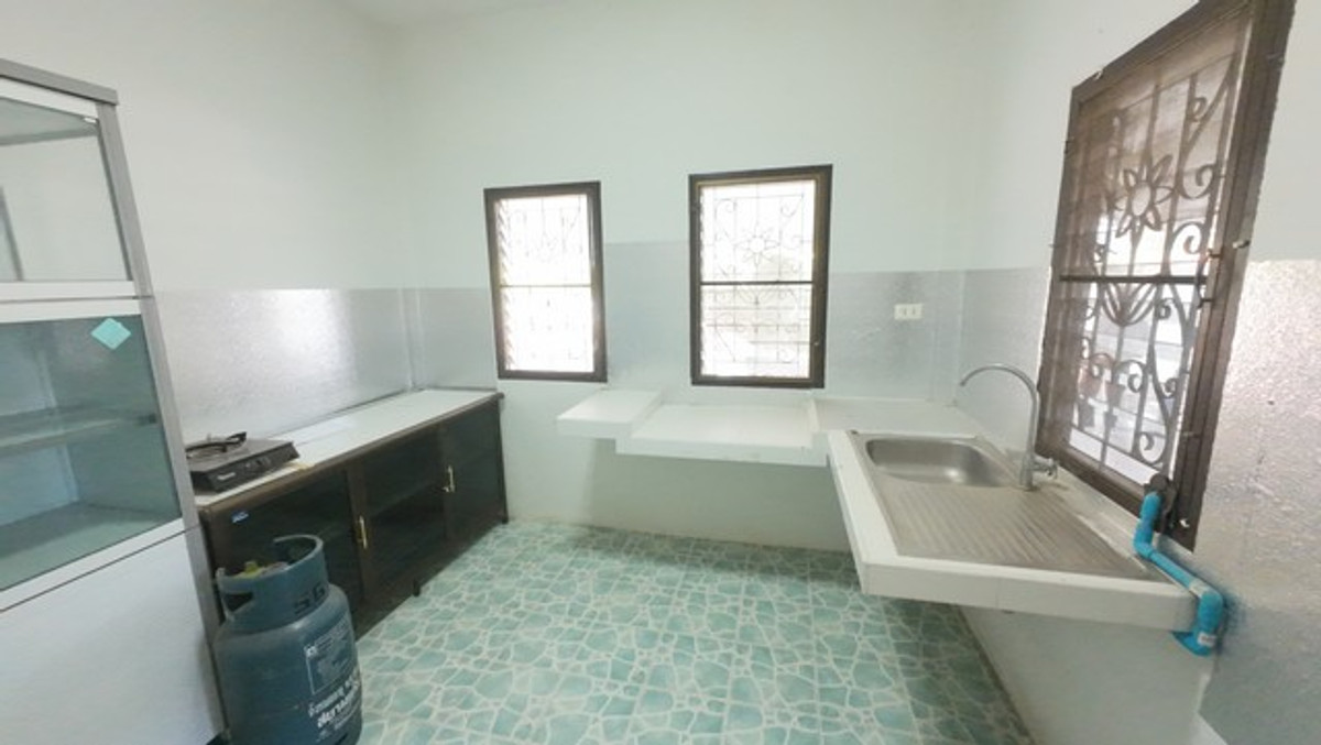 ขายบ้านสุพรรณบุรี : บ้านเดี่ยวชั้นเดียว พร้อมโอน หมู่บ้านยิ่งรวย เมืองสุพรรณบุรี