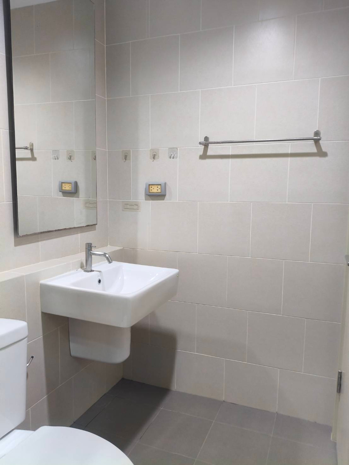 For SaleCondoRama9, Petchburi, RCA : for sale condo The Base Rama 9 - Ramkamhaeng (S15-27879)