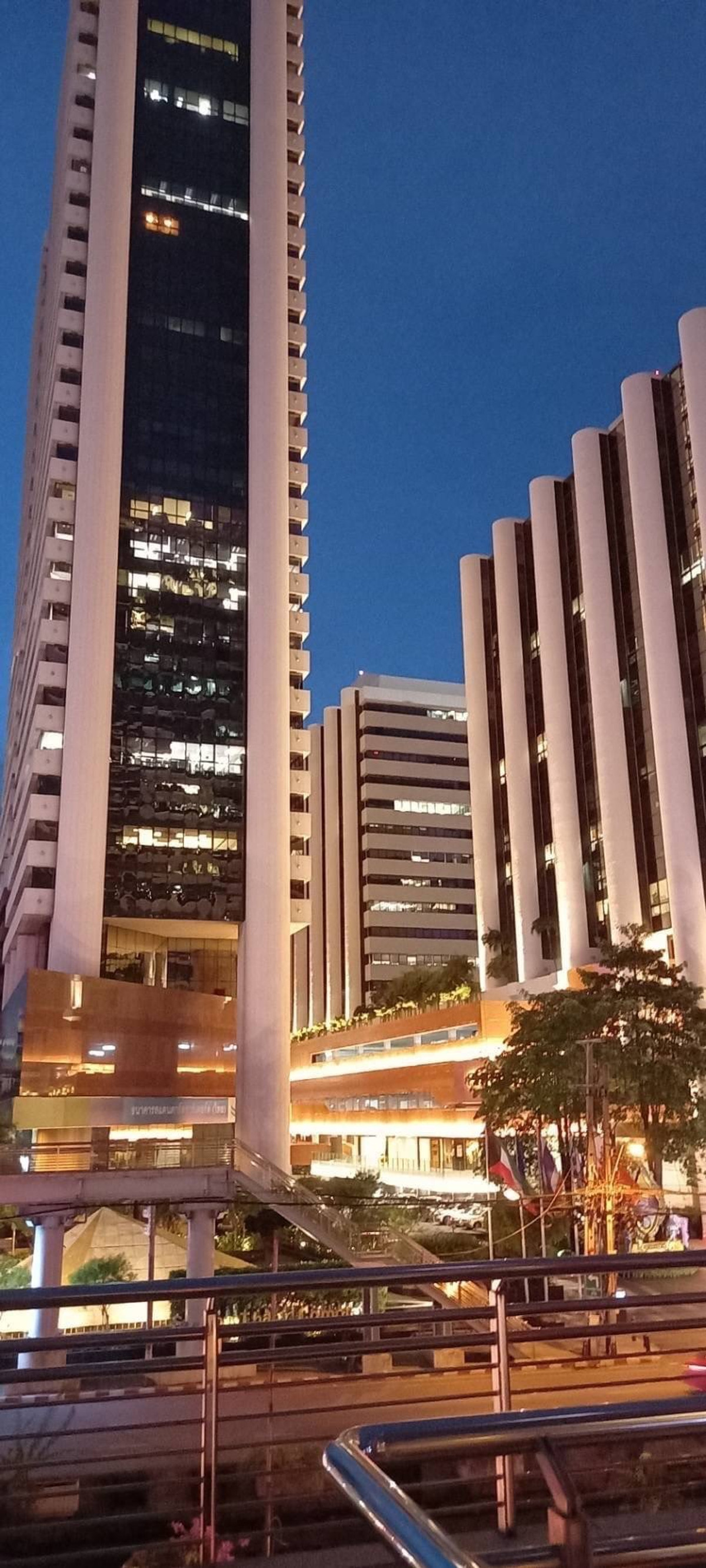 ให้เช่าสำนักงานสาทร นราธิวาส : 👉🔥 ออฟฟิศ GRADE A ให้เช่า เดินจาก BTS ช่องนนทรี แค่ 50 เมตร! 🔥 พร้อมใช้งานทันที !