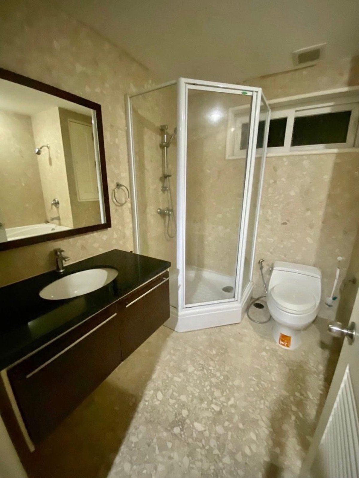 For RentCondoSukhumvit, Asoke, Thonglor : [For Rent] Wattana Suite Asoke – Spacious 3BR in the Heart of Asoke!