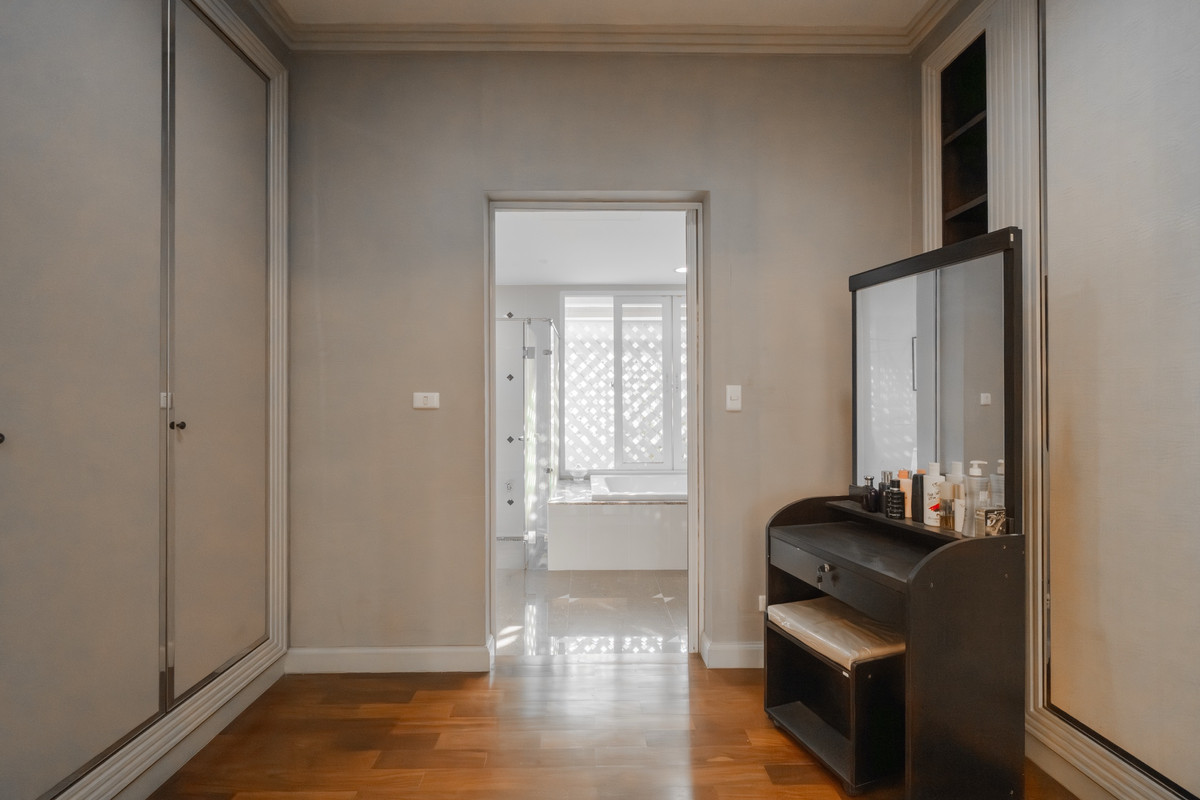 HouseEakachai, Bang Bon : The Palazzo Kanlapaphruek-Sathorn, close to the city, great value