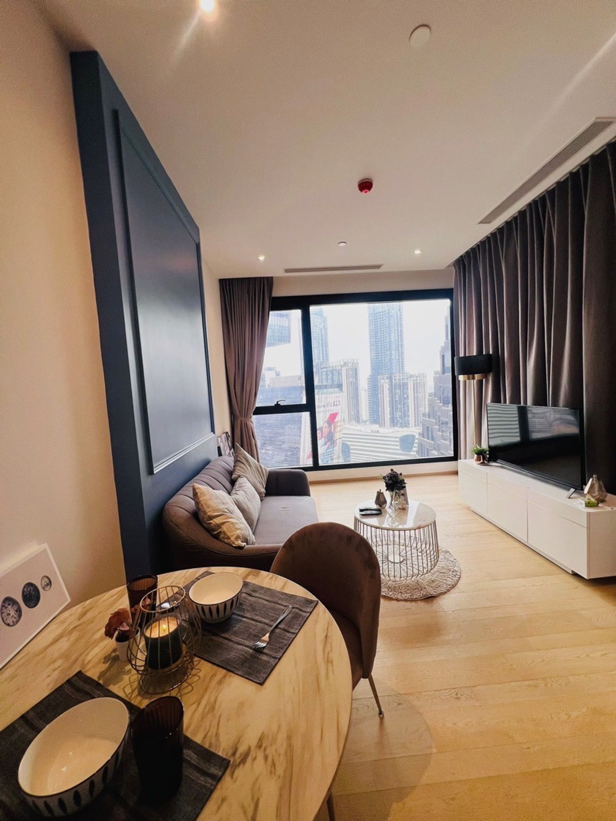 ให้เช่าคอนโดพระราม 9 เพชรบุรีตัดใหม่ RCA : ASHTON RAMA 9 | 1BR 42 SQM ชั้น 36 วิวเมืองแบบพาโนรามา  