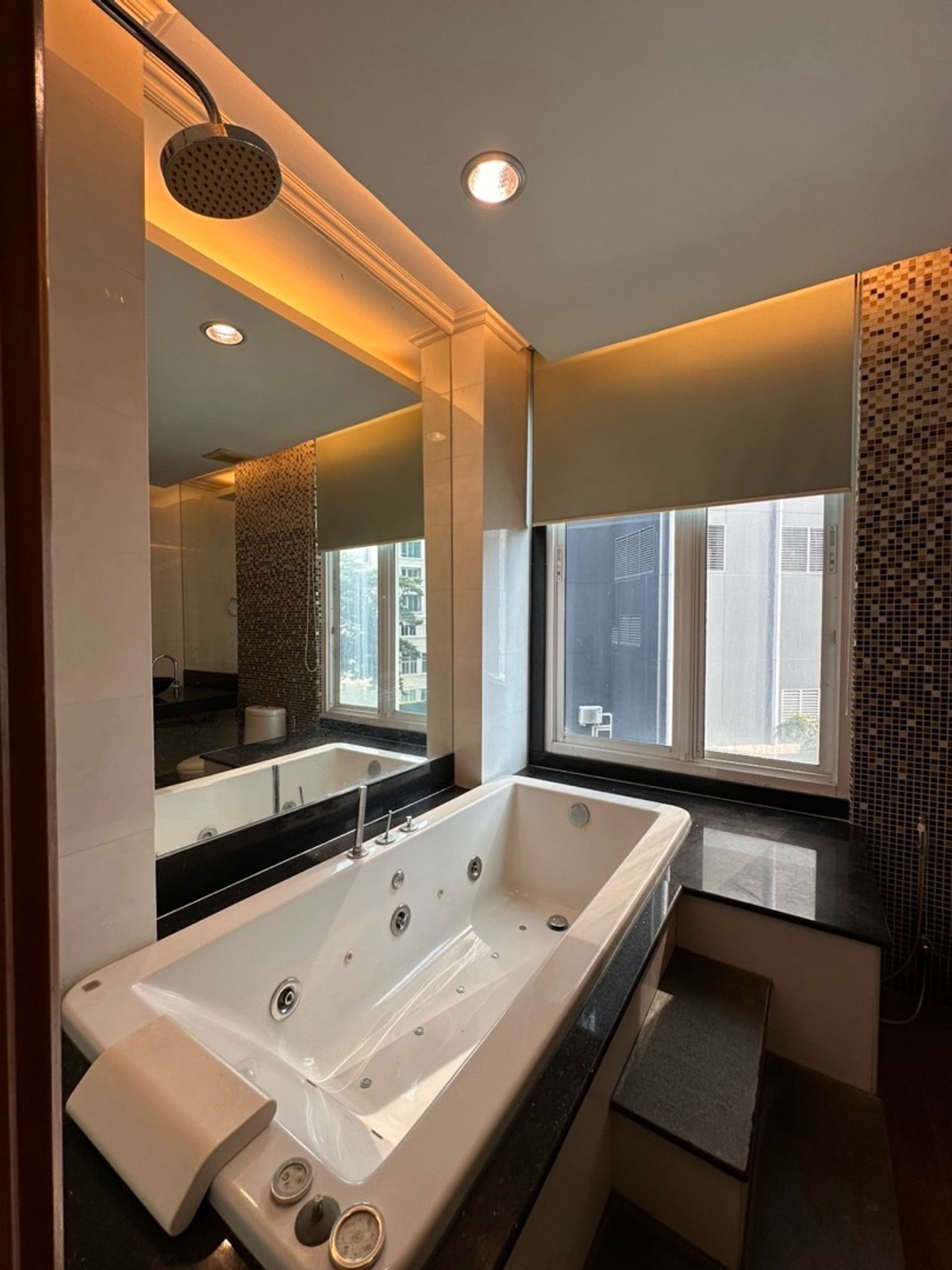 ให้เช่าทาวน์โฮมสุขุมวิท อโศก ทองหล่อ : ให้เช่าทาวน์โฮม 4ชั้น ทองหล่อ 100,000บาท/เดือน สัญญาขั้นต่ำ 1ปี