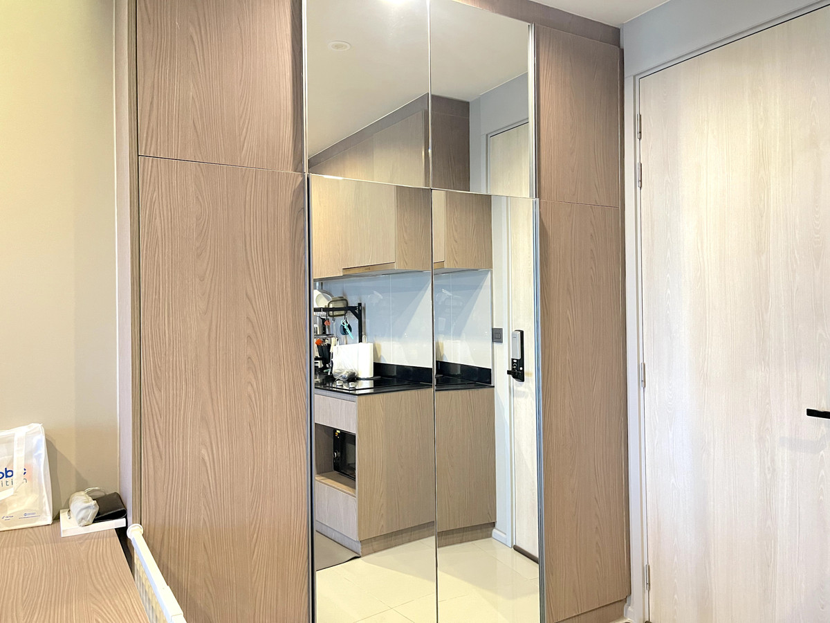 For SaleCondoSapankwai,Jatujak : 🔥 Urgent sale 🔥 Very cheap, beautiful room, right on the cover, wide corner room, extra large position, only 1 room per floor, wide. Call 0619824959