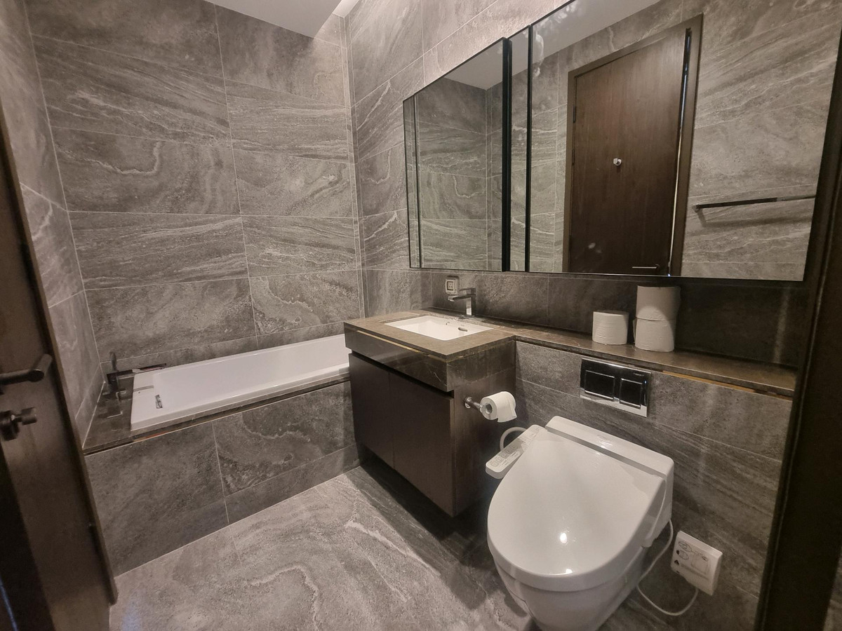 ให้เช่าคอนโดสุขุมวิท อโศก ทองหล่อ : Condo for rent The Esse Sukhumvit 36 