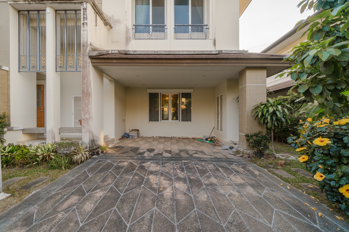 HouseEakachai, Bang Bon : The Palazzo Kanlapaphruek-Sathorn, close to the city, great value