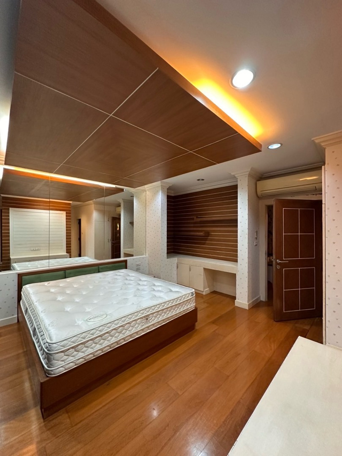 ให้เช่าทาวน์โฮมสุขุมวิท อโศก ทองหล่อ : ให้เช่าทาวน์โฮม 4ชั้น ทองหล่อ 100,000บาท/เดือน สัญญาขั้นต่ำ 1ปี