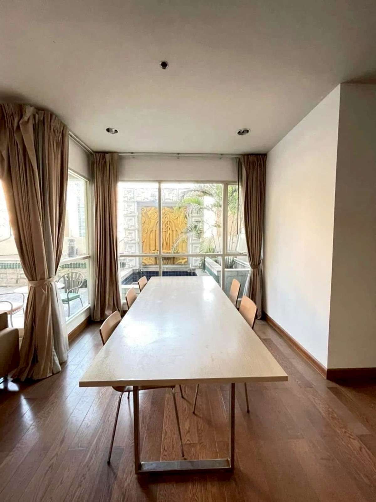 For RentCondoWitthayu, Chidlom, Langsuan, Ploenchit : The address Chidlom 3 bedrooms, 3 bathrooms, size 185 sq m., fully furnished, for rent, appointment to view 063-384-4228