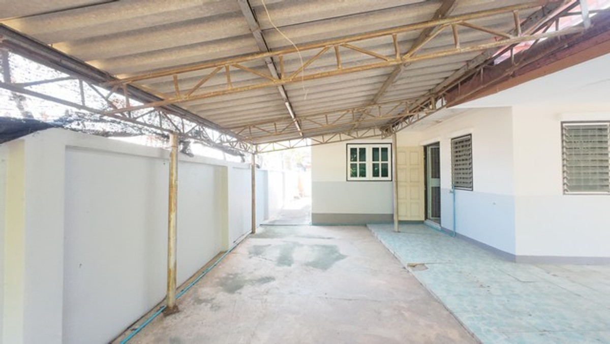 ขายบ้านสุพรรณบุรี : บ้านเดี่ยวชั้นเดียว พร้อมโอน หมู่บ้านยิ่งรวย เมืองสุพรรณบุรี