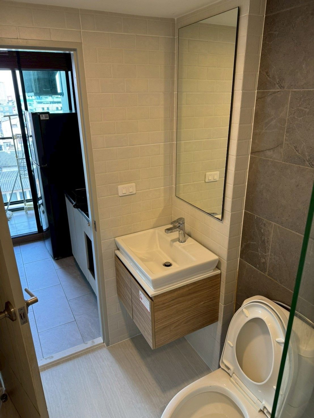 For RentCondoLadprao101, Happy Land, The Mall Bang Kapi : Condo The Cube Loft Lat Phrao 107, corner room, private, 7th floor.