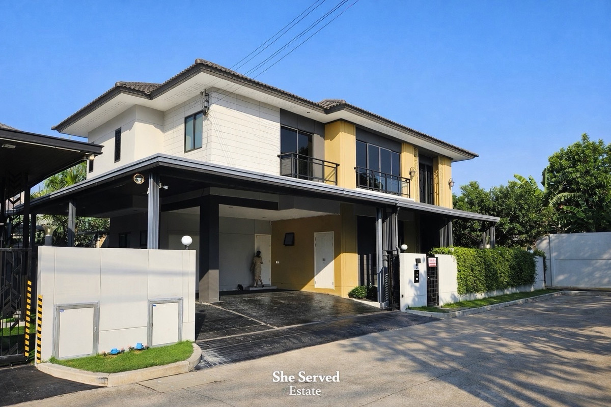 ขายบ้านพระราม 5 ราชพฤกษ์ บางกรวย : ◈ Chewarom Nakhon In ◈ Garden-facing, rear corner unit • Land area: 83.5 sq.wah • 4 bedrooms (all with en-suite bathrooms) • 5 bathrooms •  High-ceiling living 