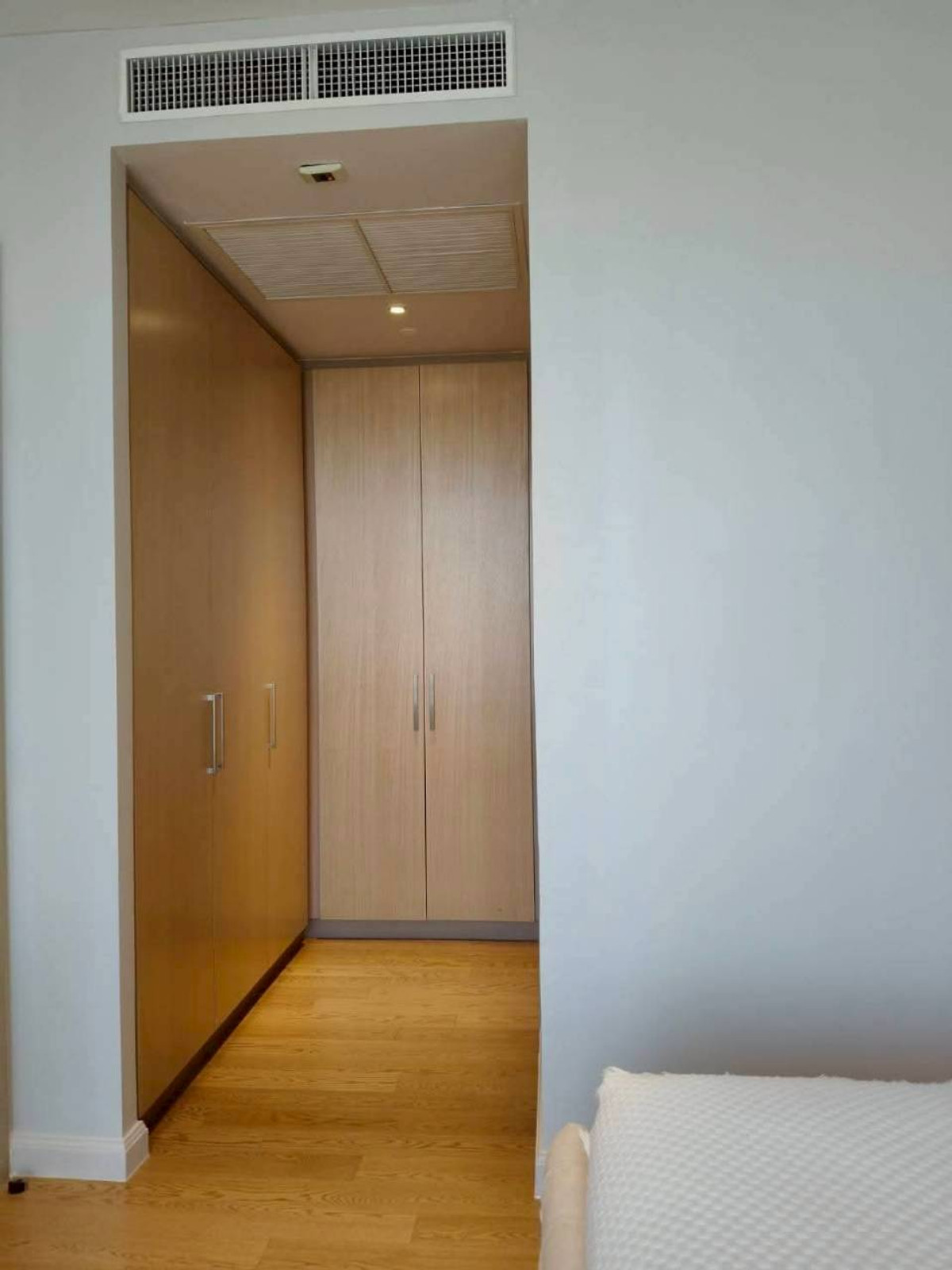 For RentCondoWongwianyai, Charoennakor : ✅ MWRI104 ✅ Line : @p2nproperty