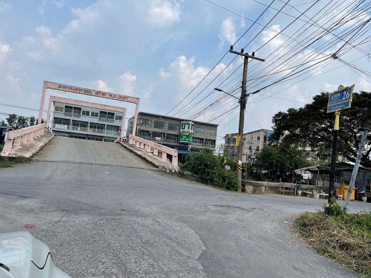 ขายที่ดินปทุมธานี รังสิต ธรรมศาสตร์ : ขายที่ดินซ.บงกช 26 เนื้อที่ 5 ไร่ ที่ดินถมแล้ว ทำเลทองย่านรังสิต แปลงสวย หน้ากว้างมาก ติดถนนคอนกรีต ที่ดินติดโรงงานใหญ่ ทางเชื่อมไปออกถนนพหลโยธินได้