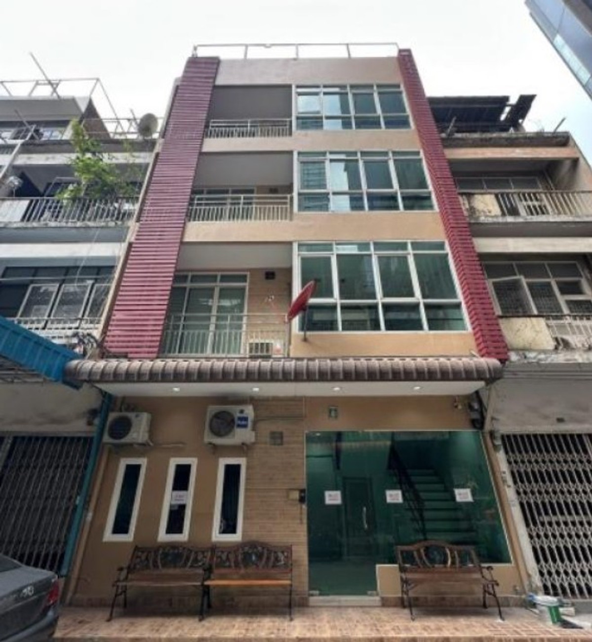 For SaleShop HouseSilom, Saladaeng, Bangrak : LTHC14307 – Commercial Building for Sale | Saladaeng Soi 1 | 416 sqm | 4 Storey | Near BTS Sala Daeng & MRT Silom | 48MB | Commercial Building for Sale Saladaeng