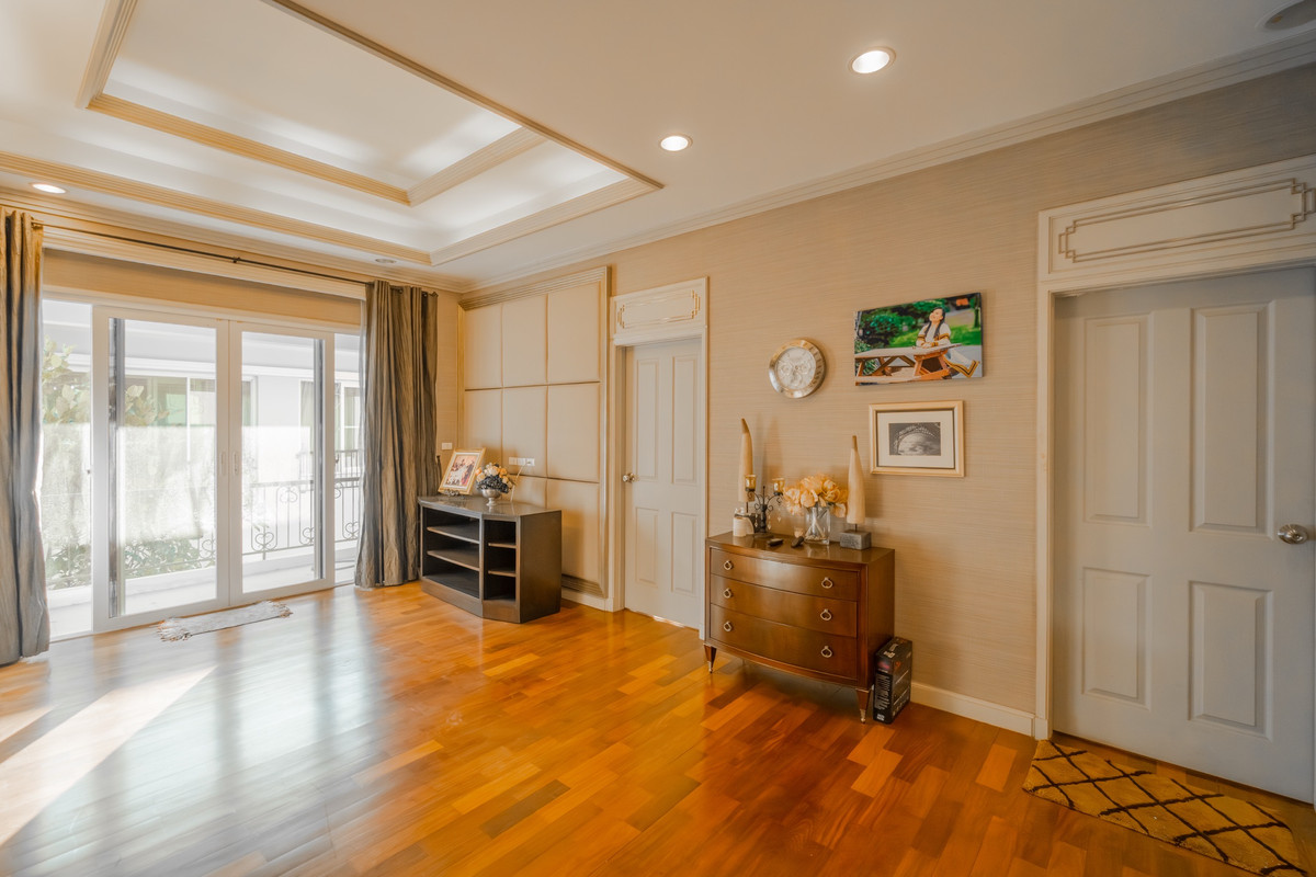 HouseEakachai, Bang Bon : The Palazzo Kanlapaphruek-Sathorn, close to the city, great value