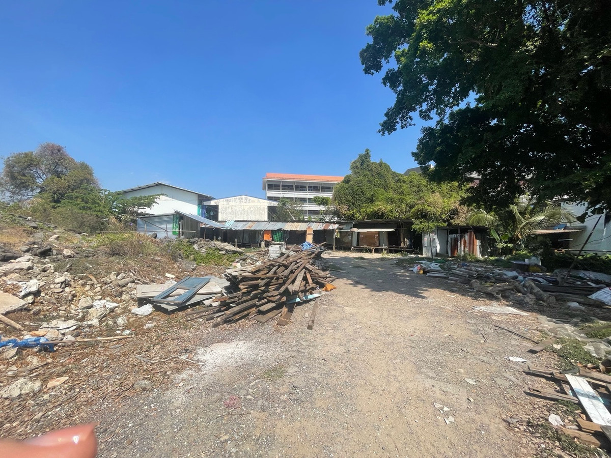 ขายที่ดินสะพานควาย จตุจักร : ที่ดินริมคลองเปรมประชากร ฝั่งตรงข้าม ม.เกษตรศาสตร์ เนื้อที่ 1 ไร่ 3 งาน 91 ตารางวา