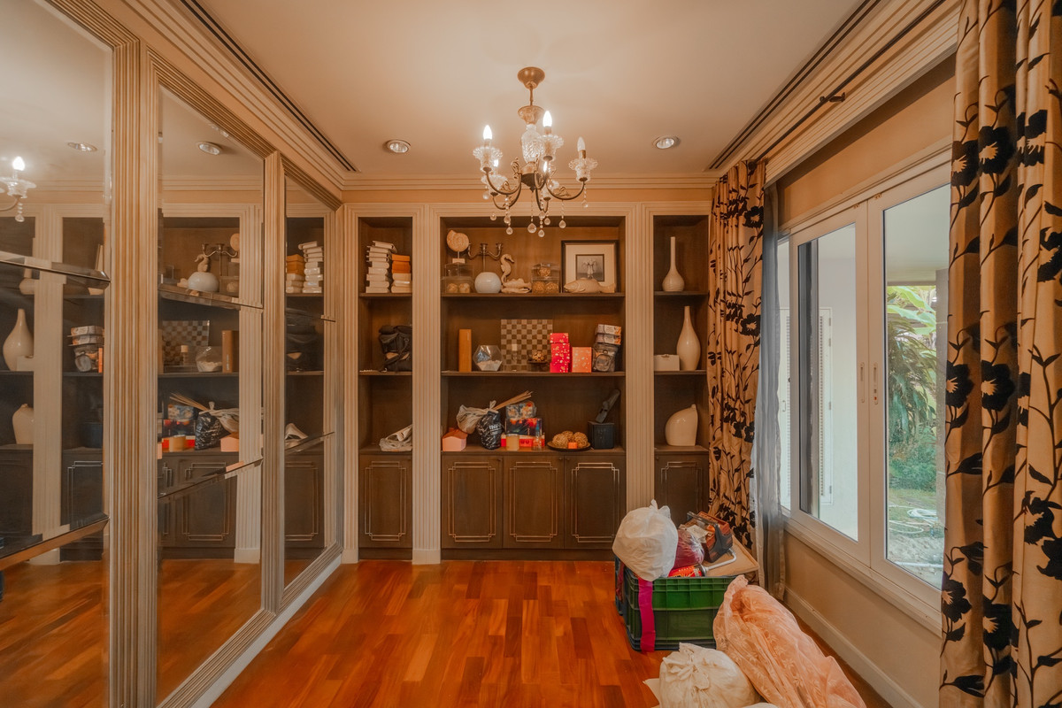 HouseEakachai, Bang Bon : The Palazzo Kanlapaphruek-Sathorn, close to the city, great value