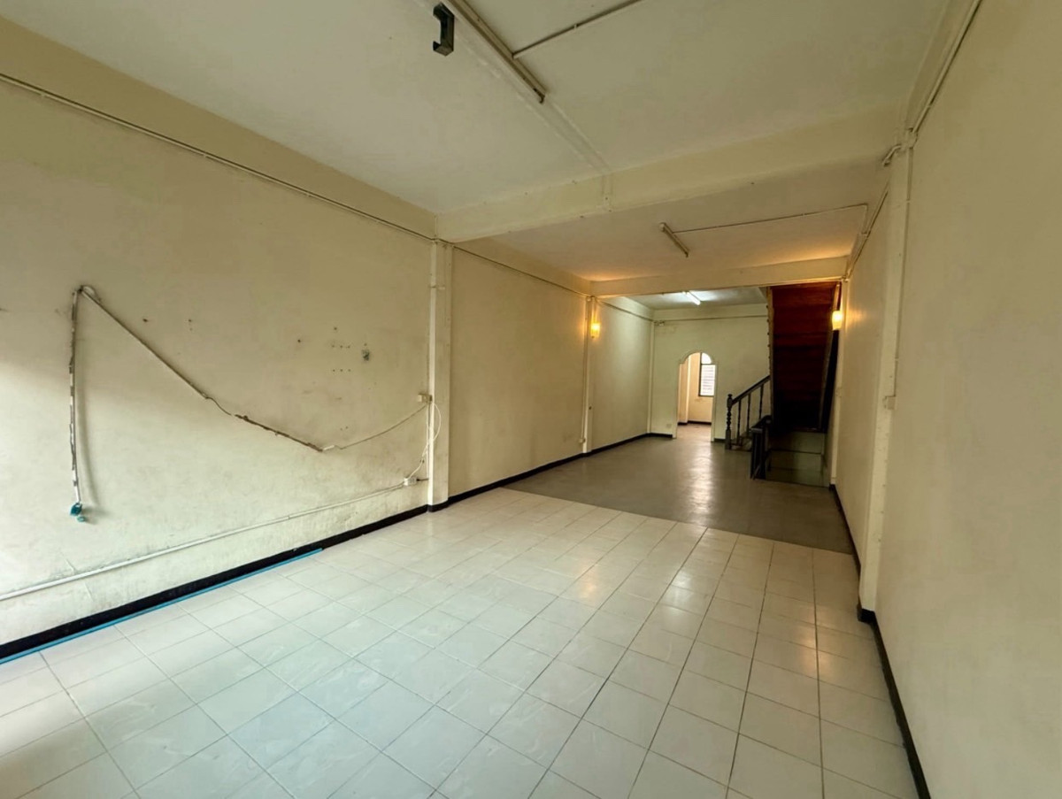 ให้เช่าอาคารพาณิชย์สุขุมวิท อโศก ทองหล่อ : เช่า อาคารพาณิชย์ 4.5 ชั้น สุขุมวิท 22 ใกล้ รถไฟฟ้า BTS พร้อมพงษ์ , Emsphere และ นักท่องเที่ยว ระแวก โรงแรมหรู 5 ดาว