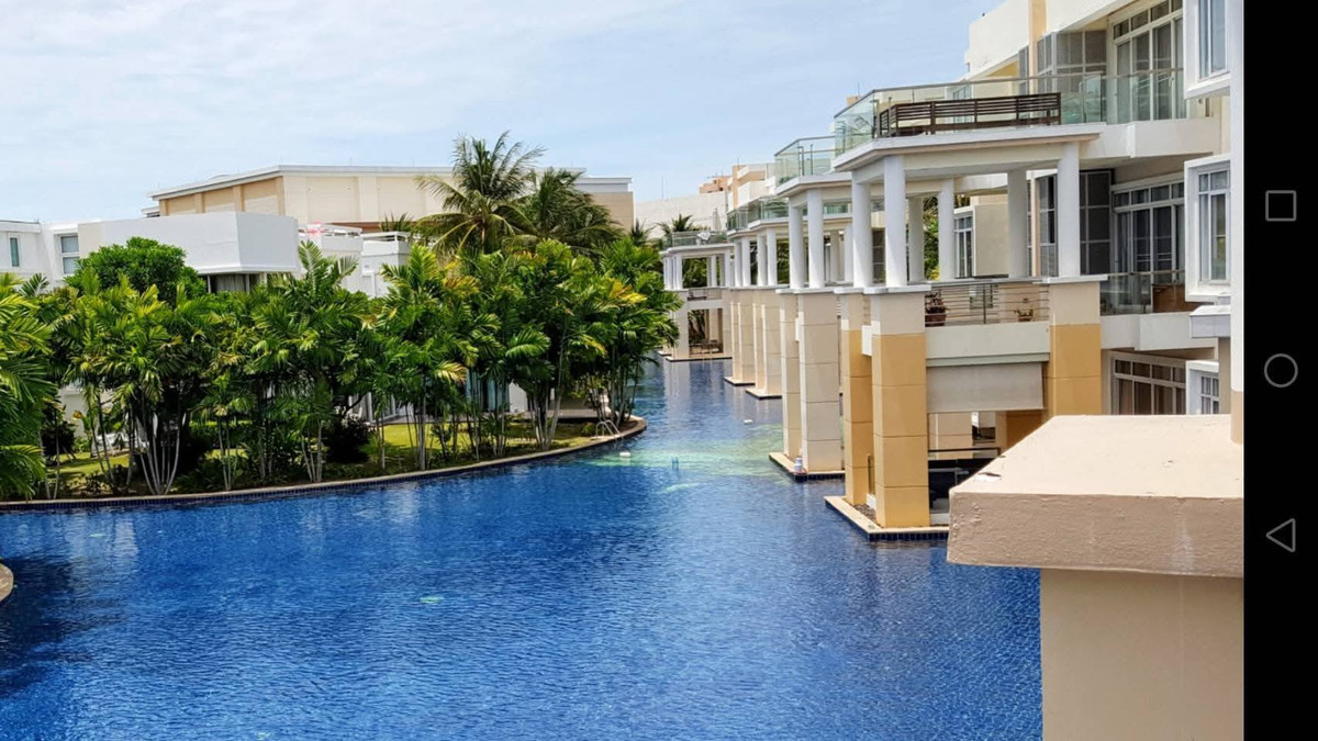 ขายคอนโดหัวหิน ประจวบคีรีขันธ์ : บลูลากูลหัวหินติด 2 ห้องนอน 2 ห้องน้ำ*วิวสระว่ายน้ำชั้นล่างสุดระเบียงส่วนตัวลงเล่นน้ำได้เลย
