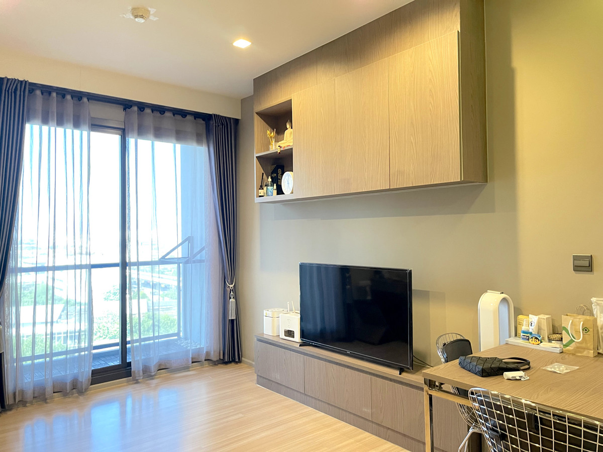 For SaleCondoSapankwai,Jatujak : 🔥 Urgent sale 🔥 Very cheap, beautiful room, right on the cover, wide corner room, extra large position, only 1 room per floor, wide. Call 0619824959