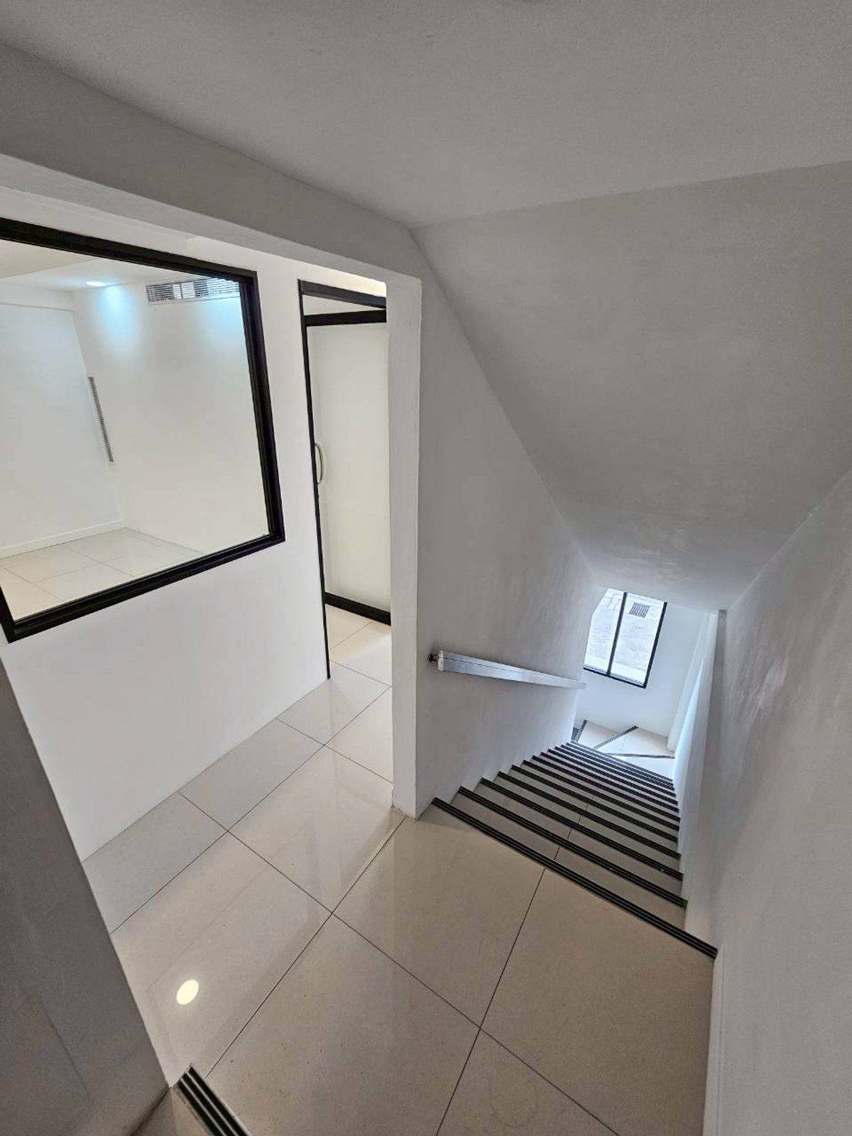 ให้เช่าสำนักงานอ่อนนุช อุดมสุข : ให้เช่าอาคารสำนักงานพร้อมโกดัง สุขุมวิท 103 อุดมสุข ( SPSEVE1660 )