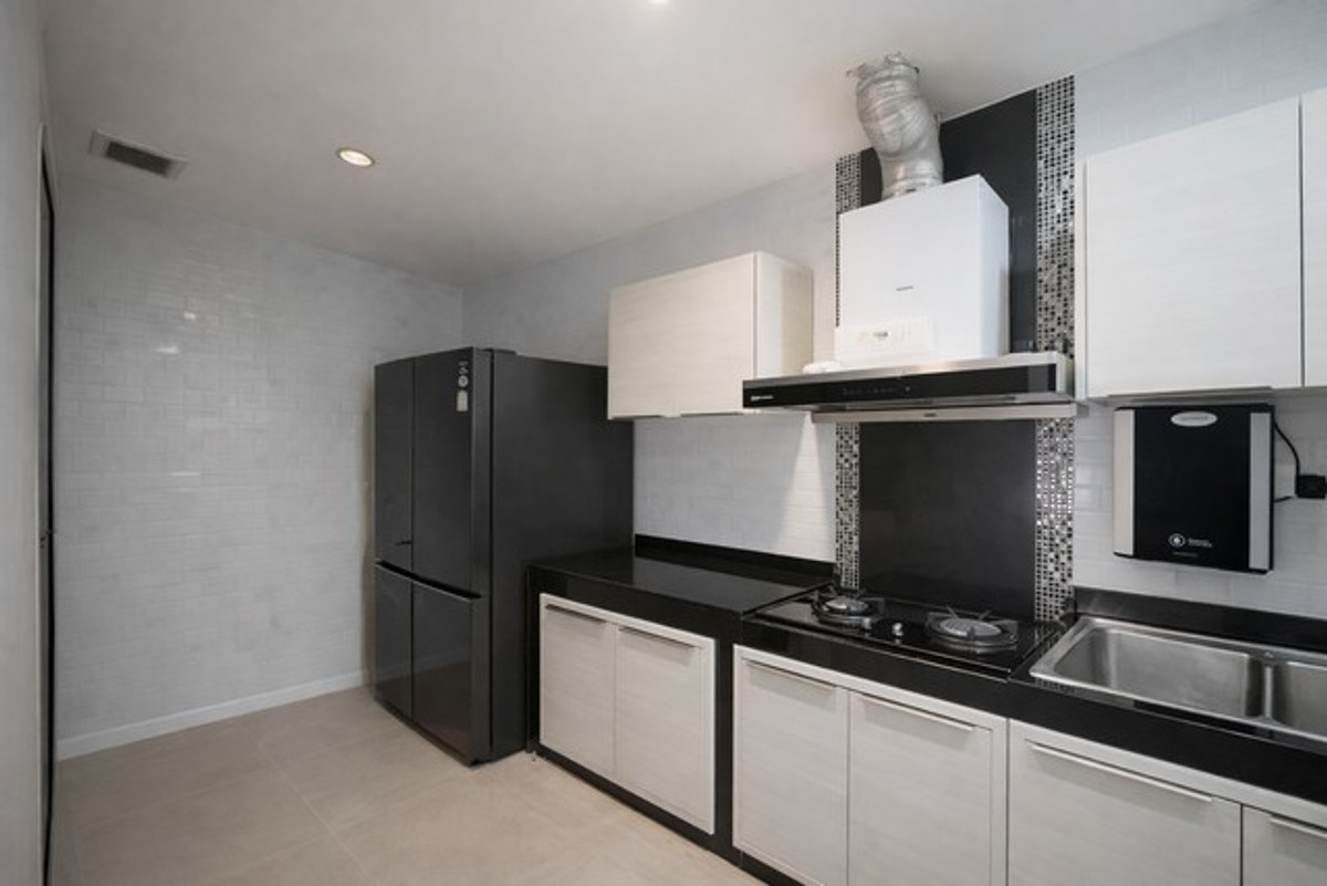 For SaleTownhomeRama5, Ratchapruek, Bangkruai : Casa Waterside Rama 5, comfortable for the whole family, 4 bedroom townhouse, quality project, loss.