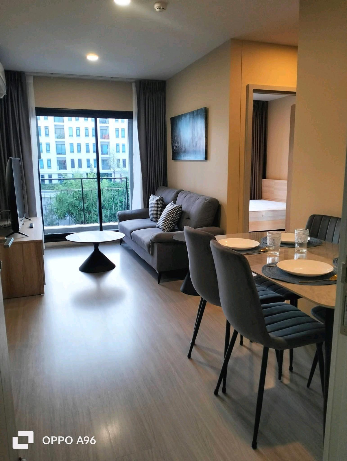 For RentCondoRama9, Petchburi, RCA : 2 bedroom corner condo There are no walls attached to other rooms.