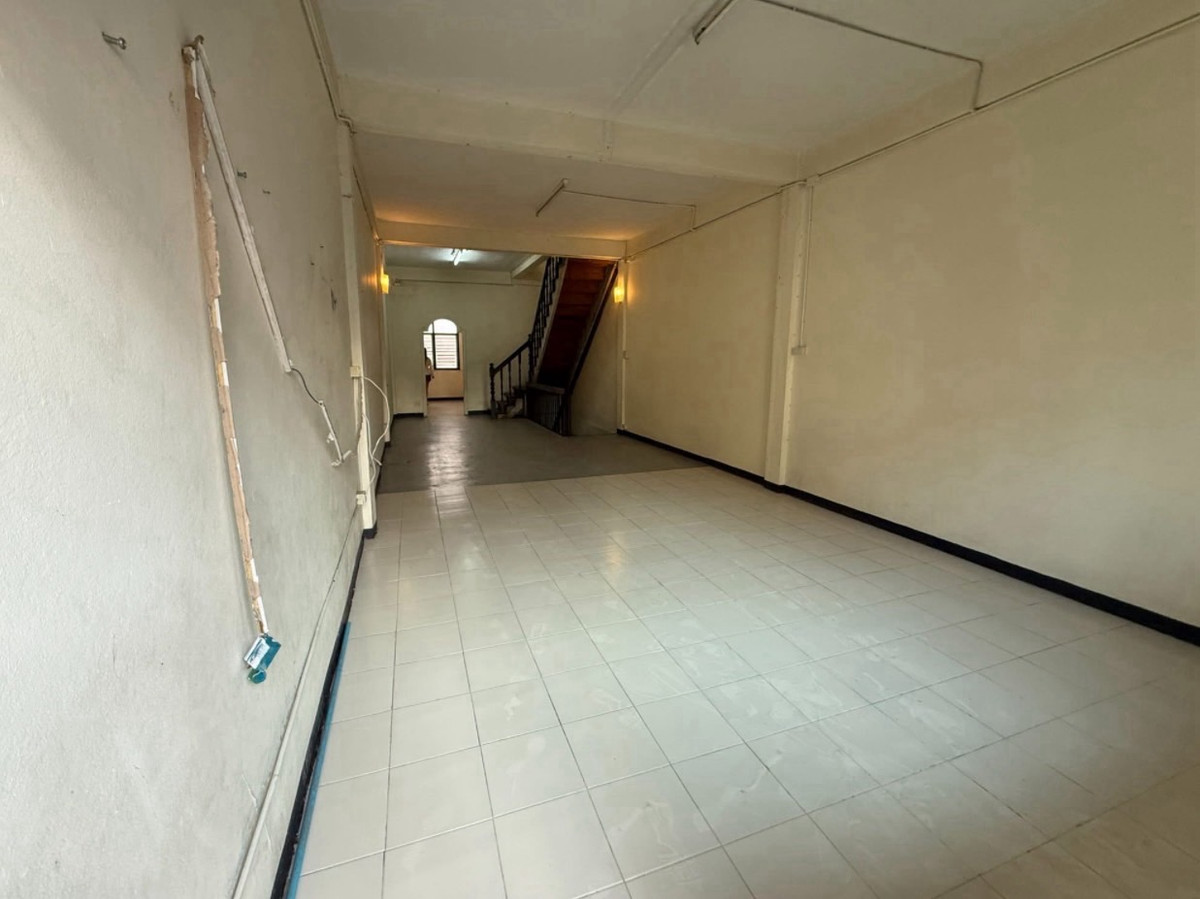 ให้เช่าอาคารพาณิชย์สุขุมวิท อโศก ทองหล่อ : เช่า อาคารพาณิชย์ 4.5 ชั้น สุขุมวิท 22 ใกล้ รถไฟฟ้า BTS พร้อมพงษ์ , Emsphere และ นักท่องเที่ยว ระแวก โรงแรมหรู 5 ดาว