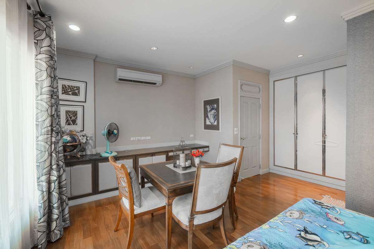 HouseEakachai, Bang Bon : The Palazzo Kanlapaphruek-Sathorn, close to the city, great value