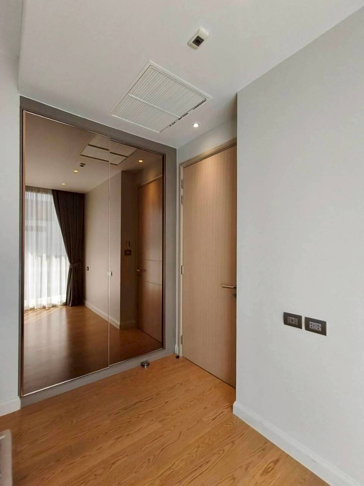 For RentCondoWongwianyai, Charoennakor : ✅ MWRI104 ✅ Line : @p2nproperty