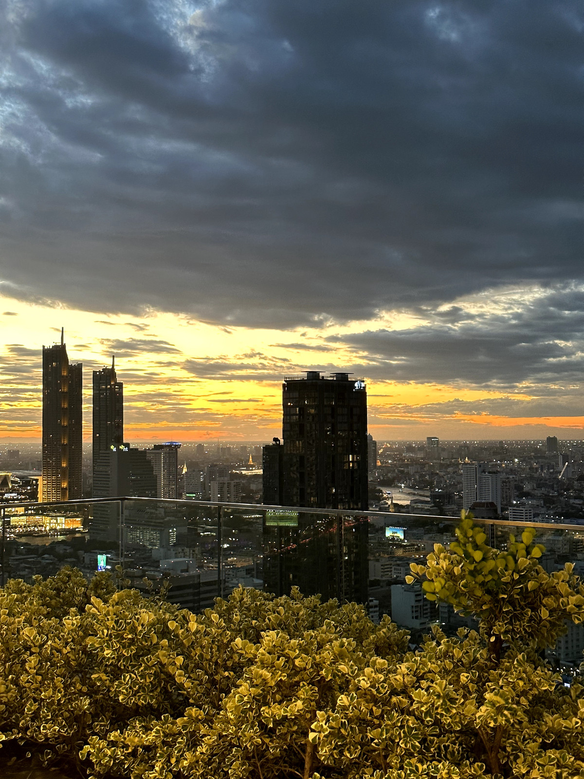 ขายคอนโดสาทร นราธิวาส : ANIL Sathorn 12  - CHANINTR-FURNISHED HIGH-FLOOR RESIDENCE