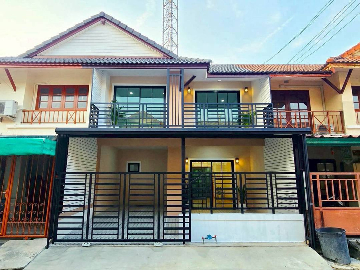 For SaleTownhomeNonthaburi, Bang Yai, Bangbuathong : 2-story townhouse for sale, Pruksa Village 3, Wat Lat Pladuk-Bang Bua Thong Road. Newly decorated, ready to move in, area 28 sq m.
