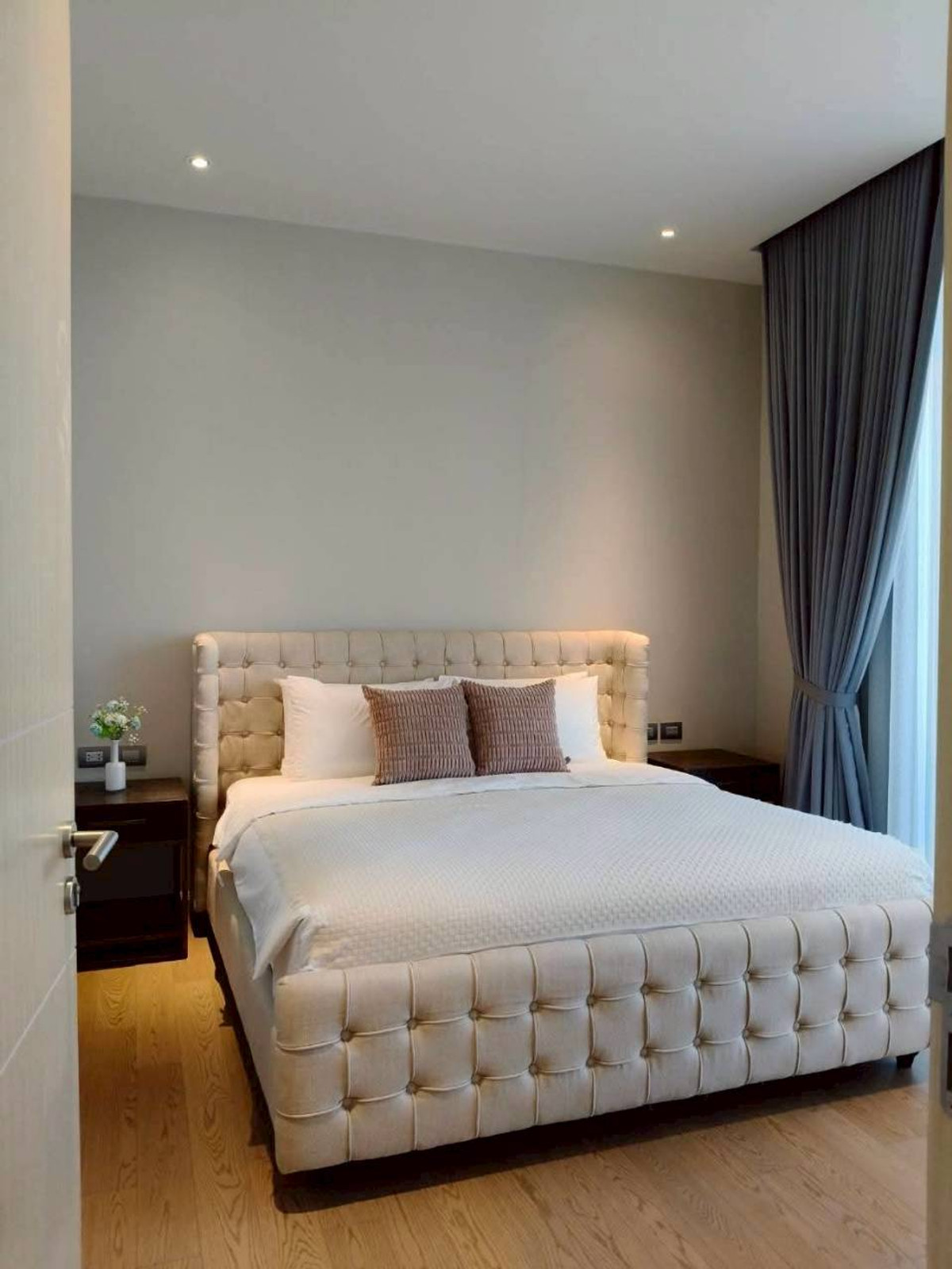 For RentCondoWongwianyai, Charoennakor : ✅ MWRI104 ✅ Line : @p2nproperty